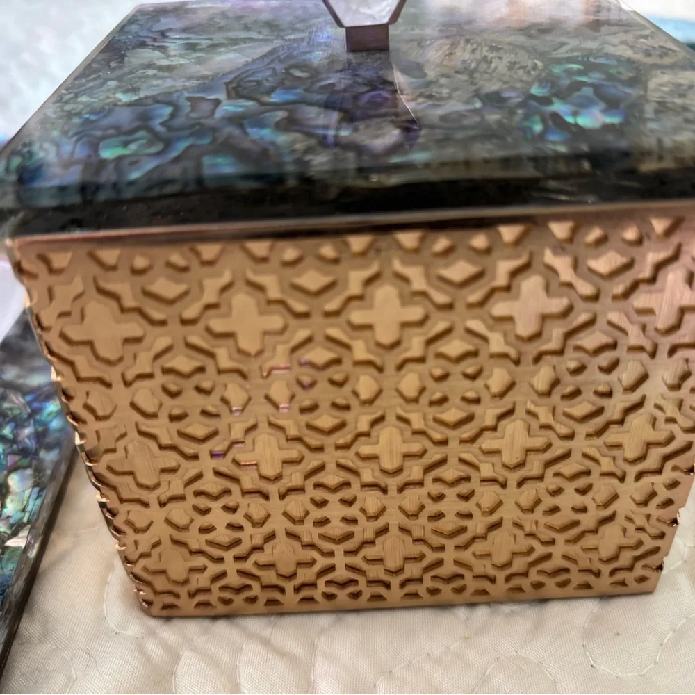 Kendra Scott Abalone Shell Tray and Gold Box Set - Picture 12 of 16